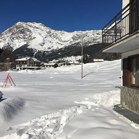 Casa Valmalenco * Chiesa in Valmalenco